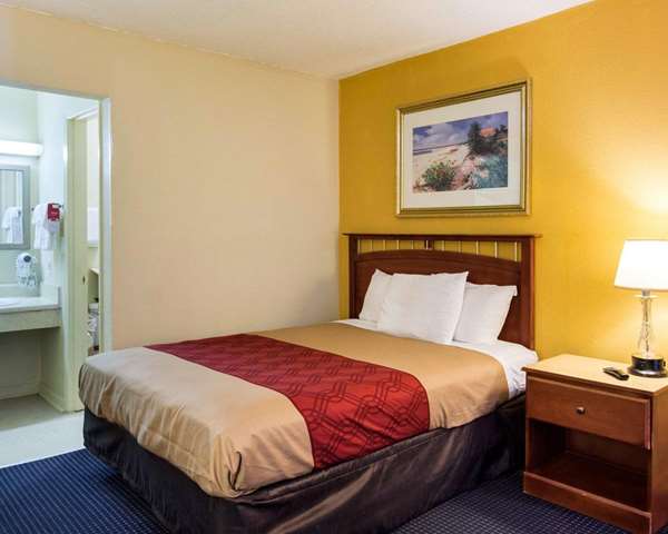  - Econo Lodge Petersburg - I-95, Exit 50