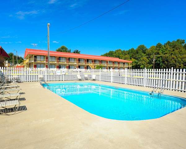 Pool - Econo Lodge Petersburg - I-95, Exit 50