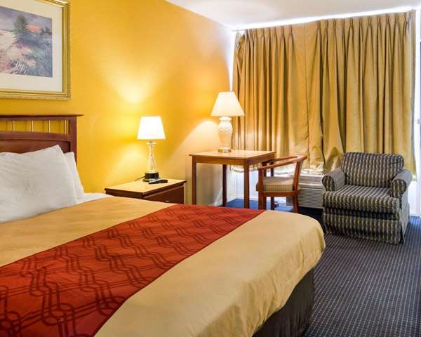  - Econo Lodge Petersburg - I-95, Exit 50