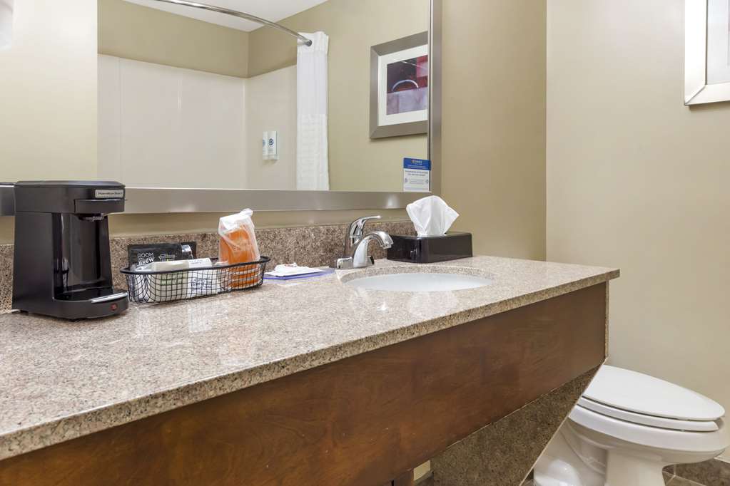COMFORT SUITES INN AT RIDGEWOOD FAR-guestroom-Guest Room,Bathroom,On-Site.jpg
