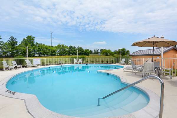 Pool - Quality Inn Winchester - I-81, Exit 317