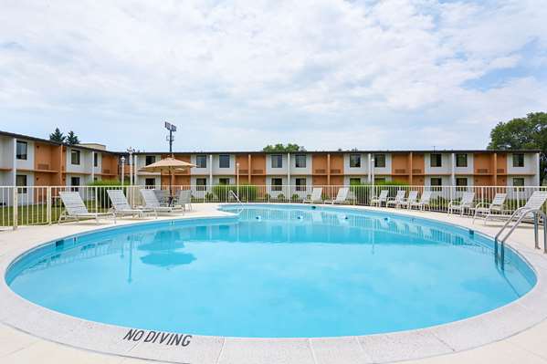 Pool - Quality Inn Winchester - I-81, Exit 317