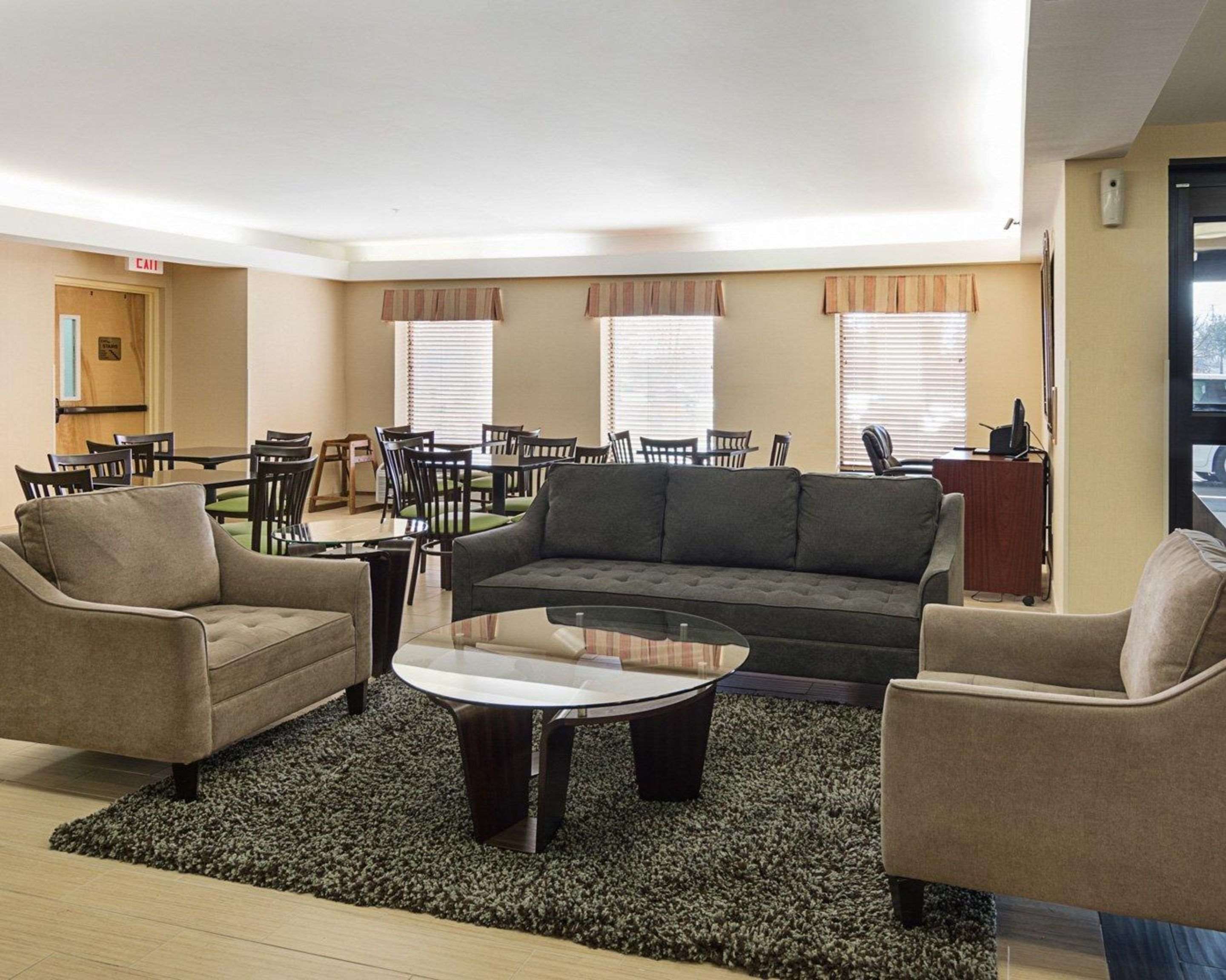 Spacious lobby with sitting area | Quality Inn Richmond Airport