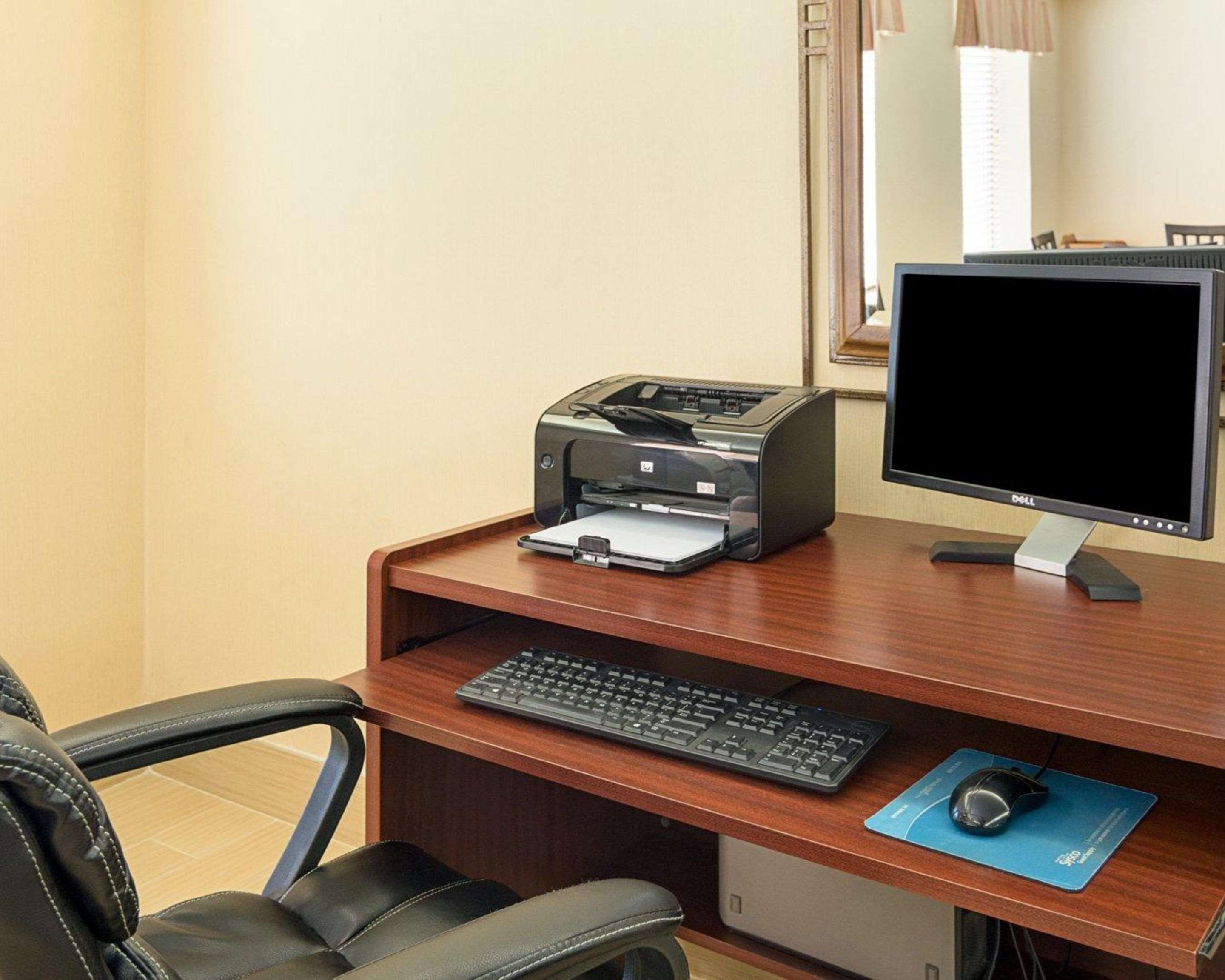 Business center with high-speed Internet access | Quality Inn Richmond Airport