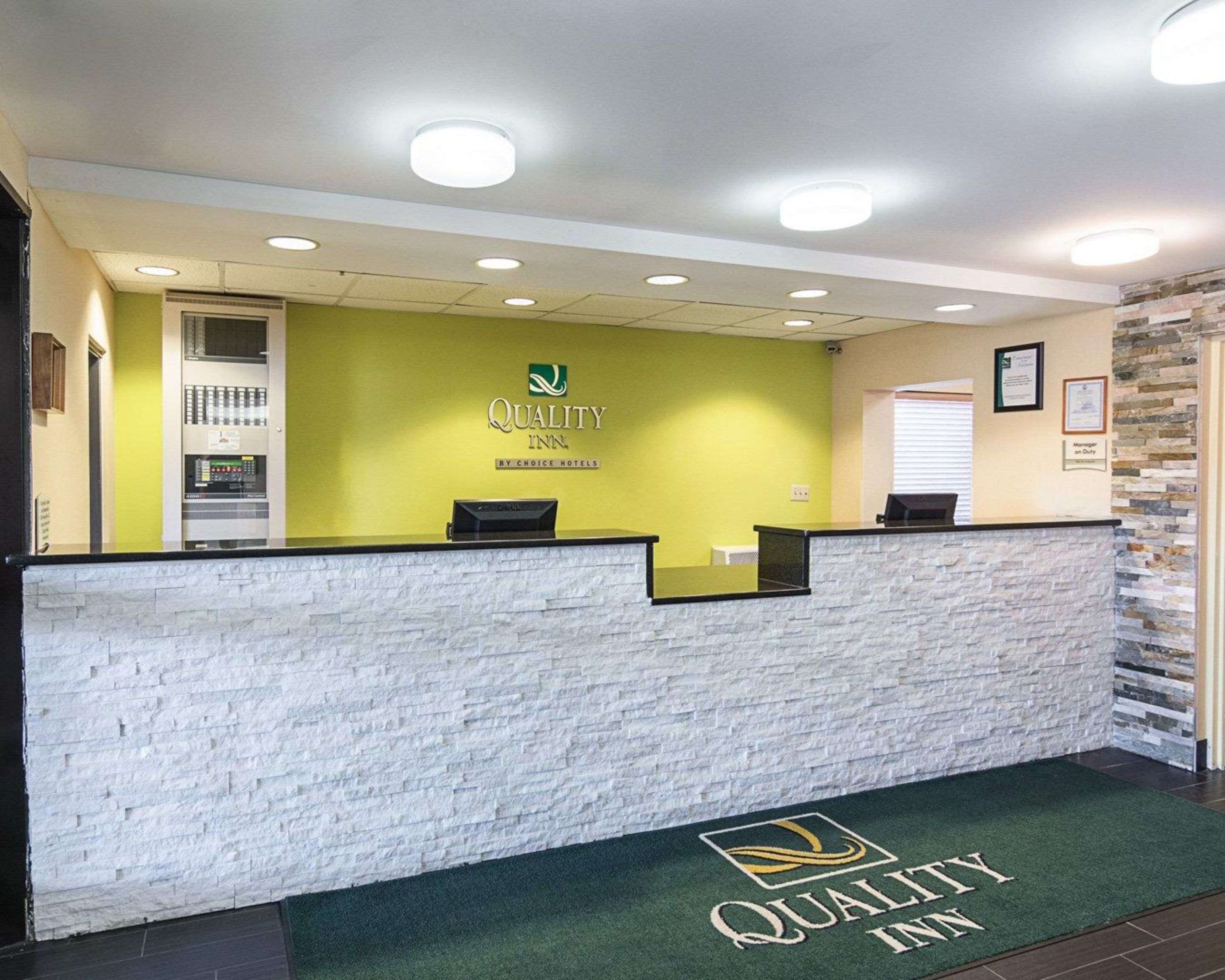 Front desk with friendly staff | Quality Inn Richmond Airport