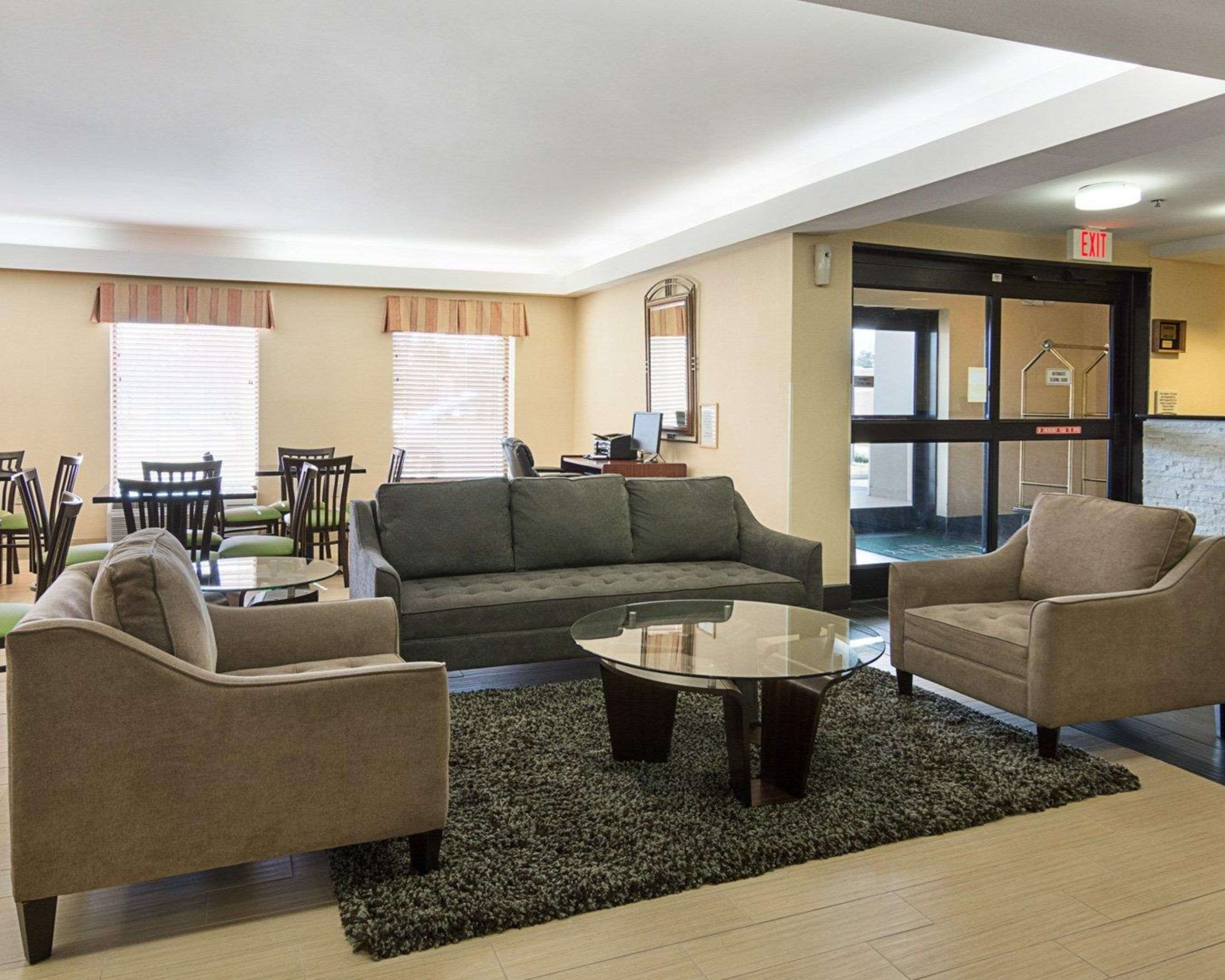 Hotel lobby | Quality Inn Richmond Airport