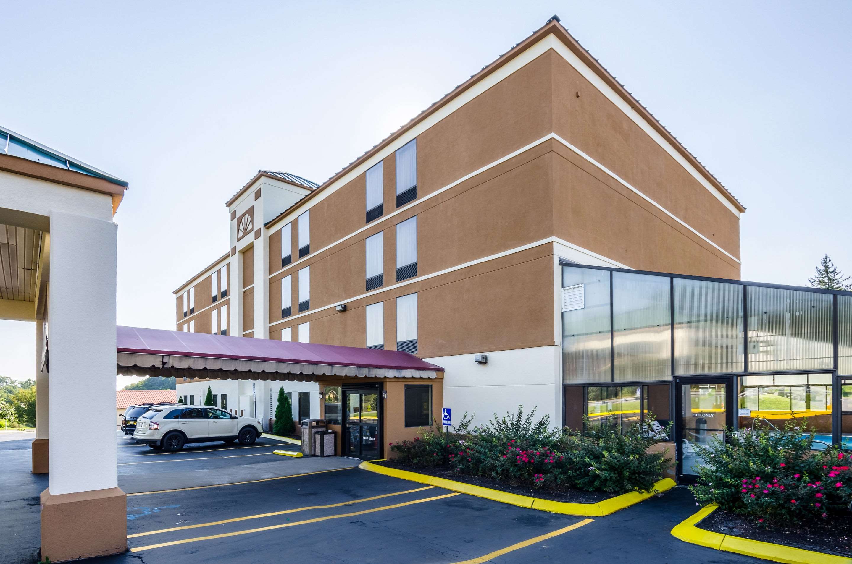 Hotel exterior | Quality Inn & Suites