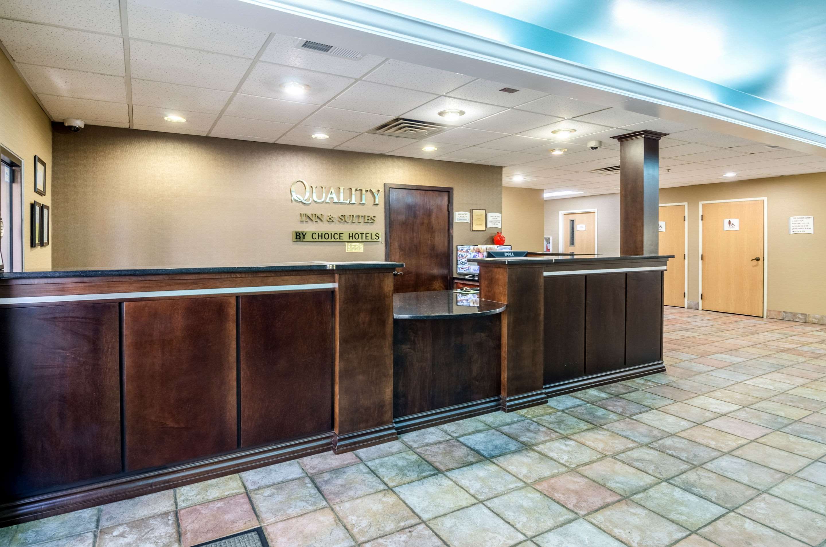 Front desk | Quality Inn & Suites