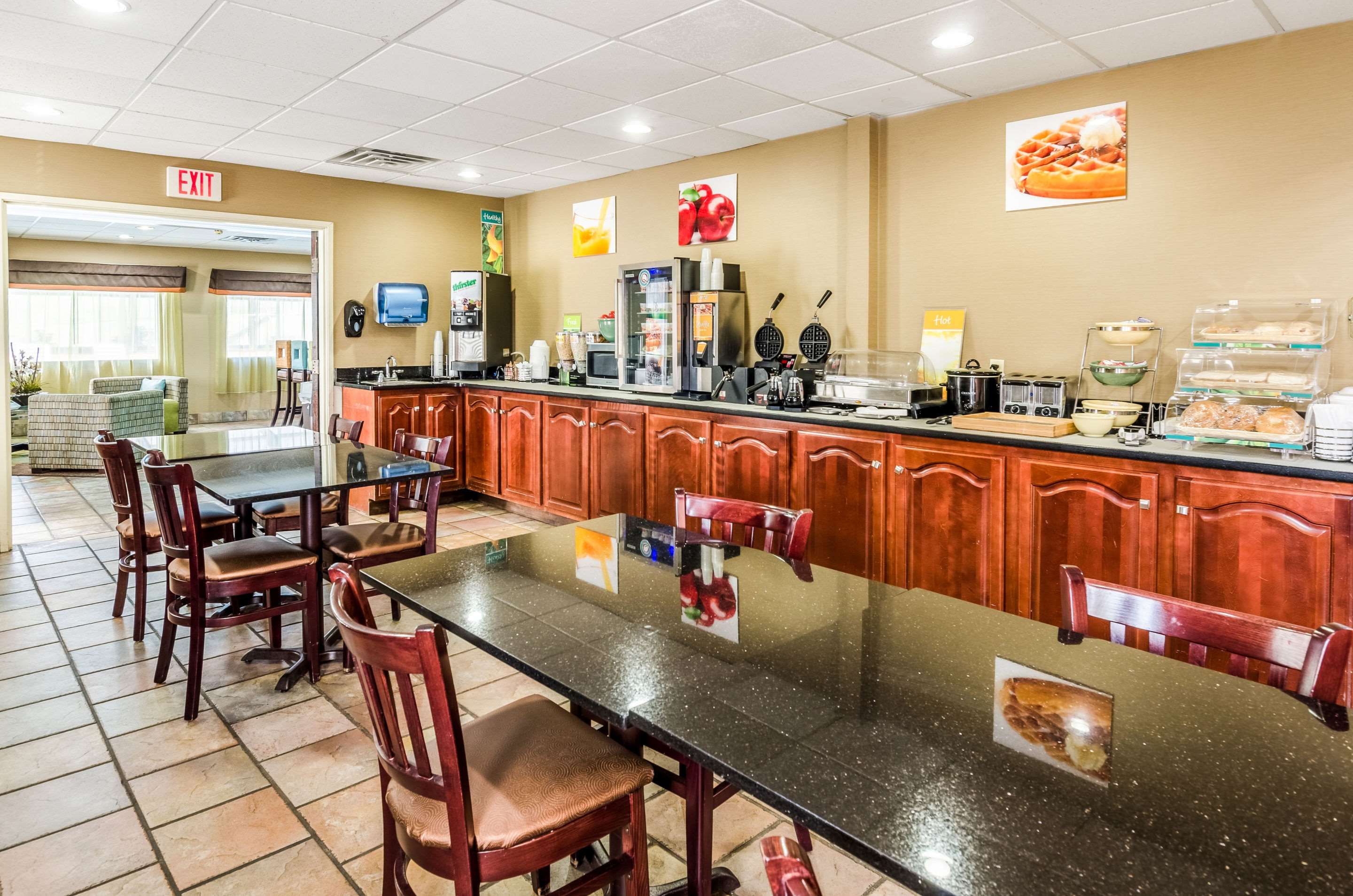 Enjoy breakfast in this seating area | Quality Inn & Suites