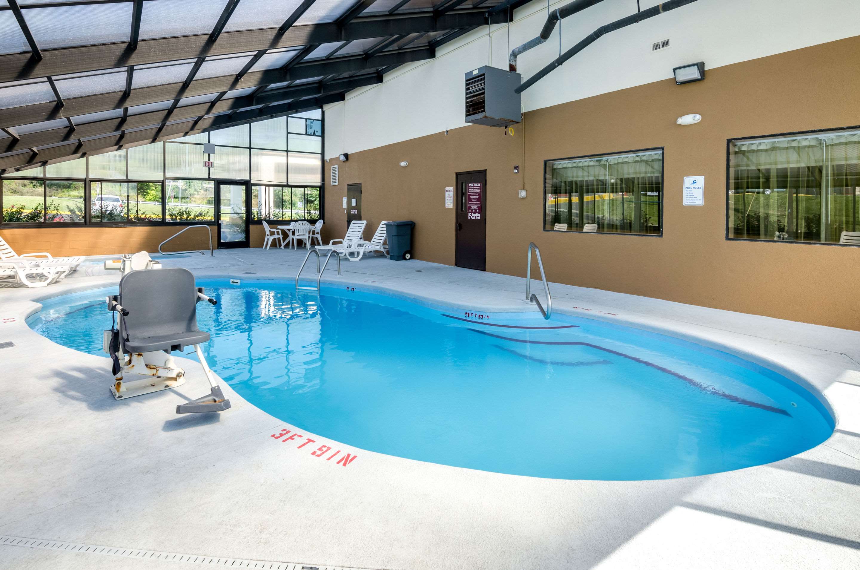 Relax in the hot tub | Quality Inn & Suites