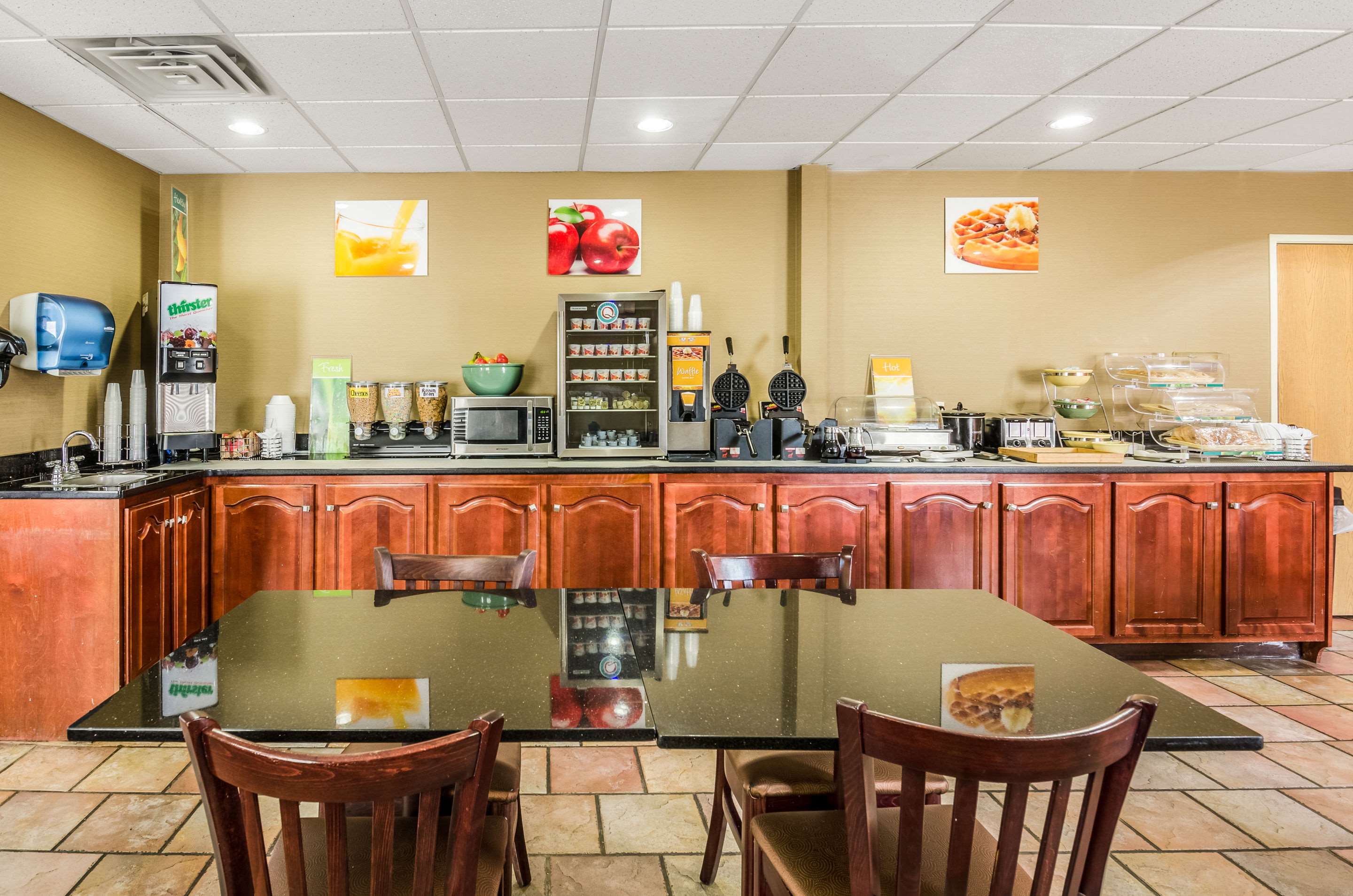 Breakfast counter | Quality Inn & Suites