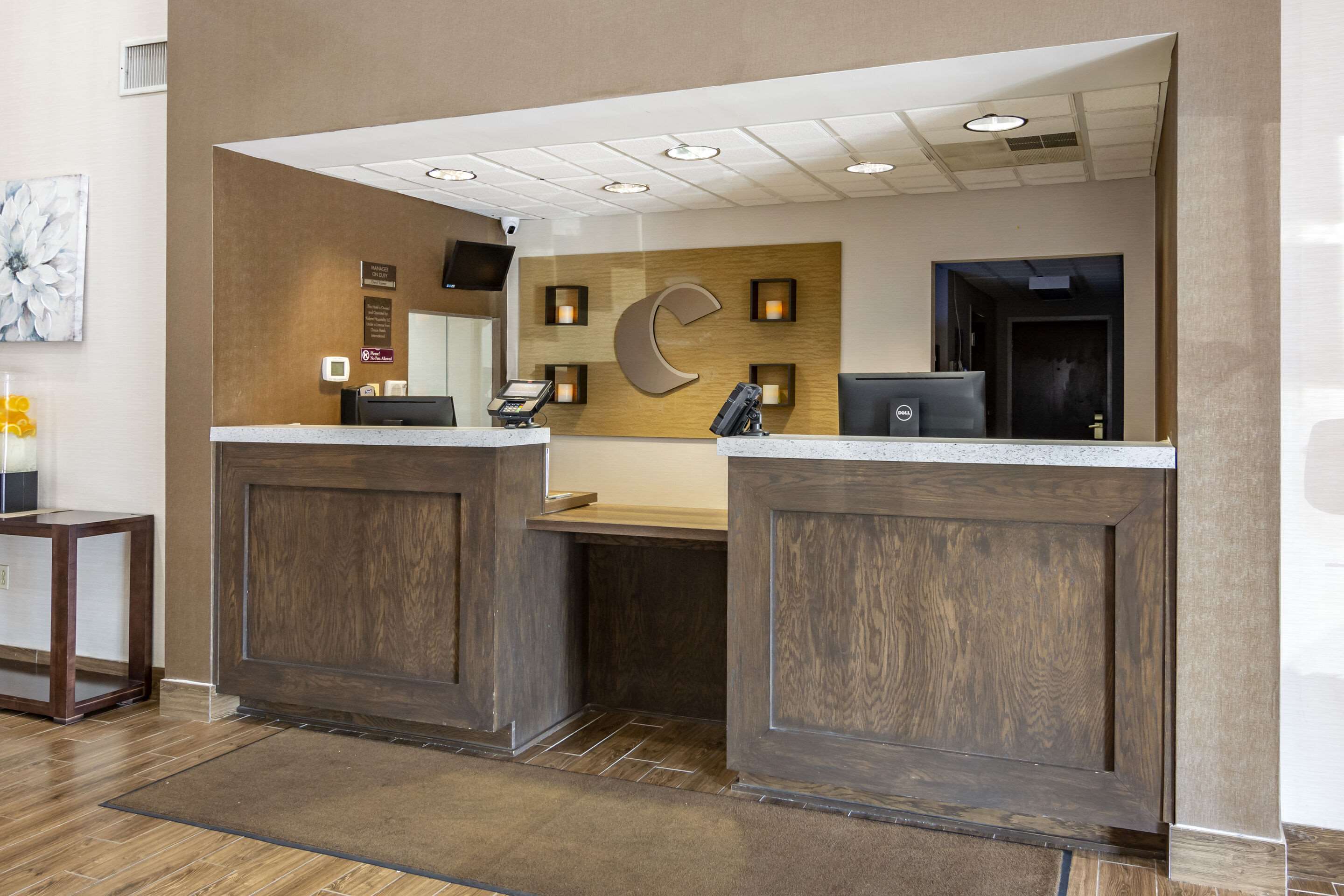Front desk | Comfort Suites South Park