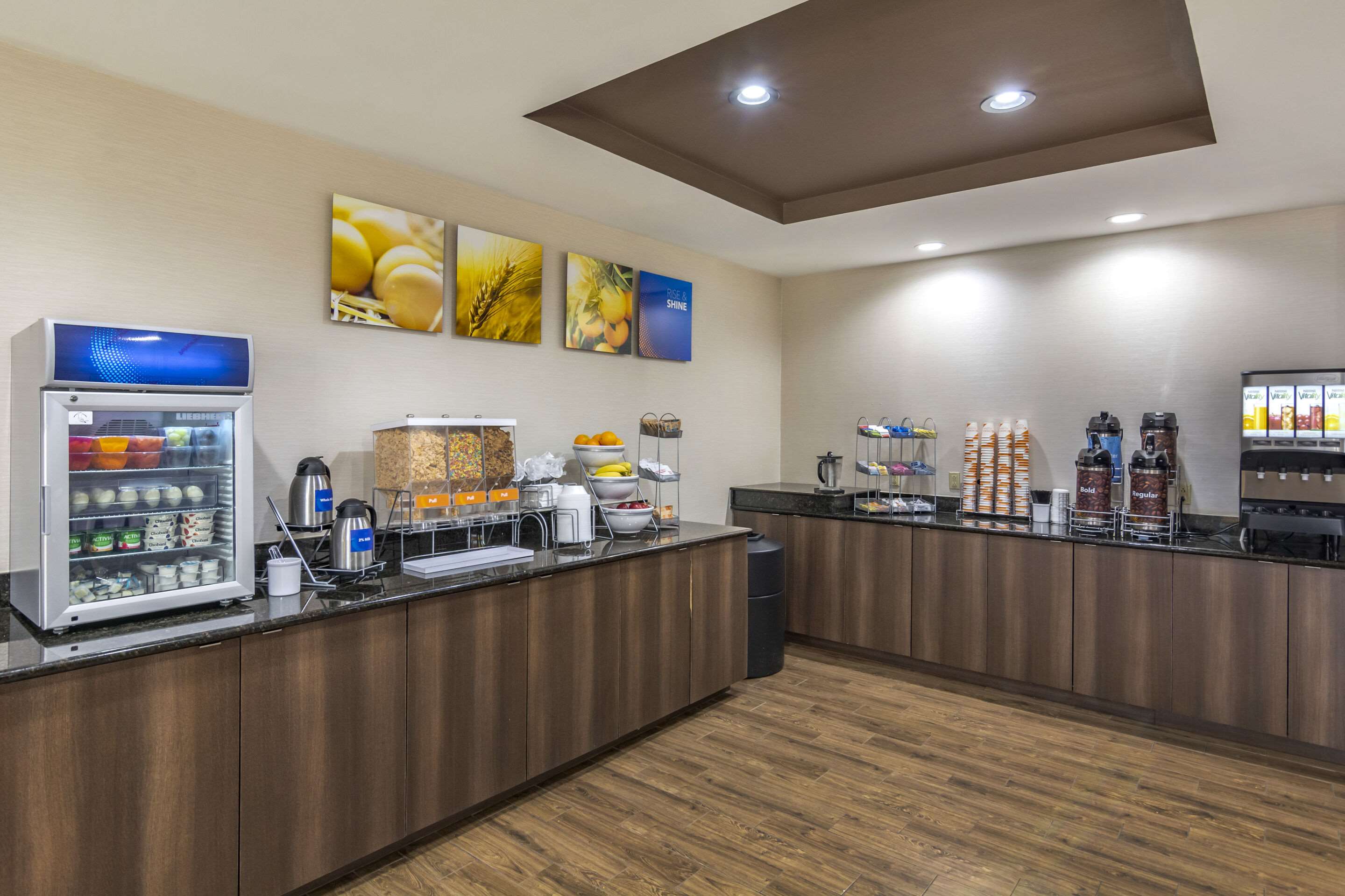 Breakfast area | Comfort Suites South Park
