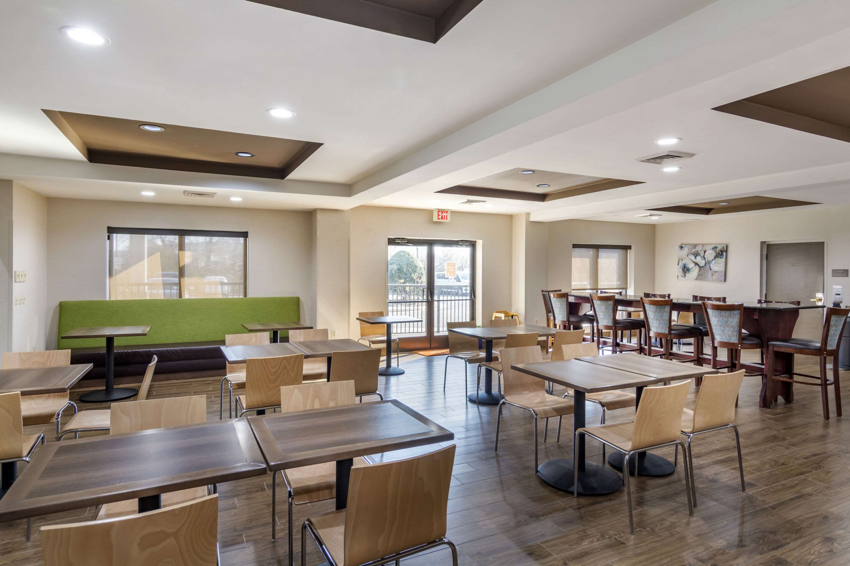 Breakfast area | Comfort Suites South Park