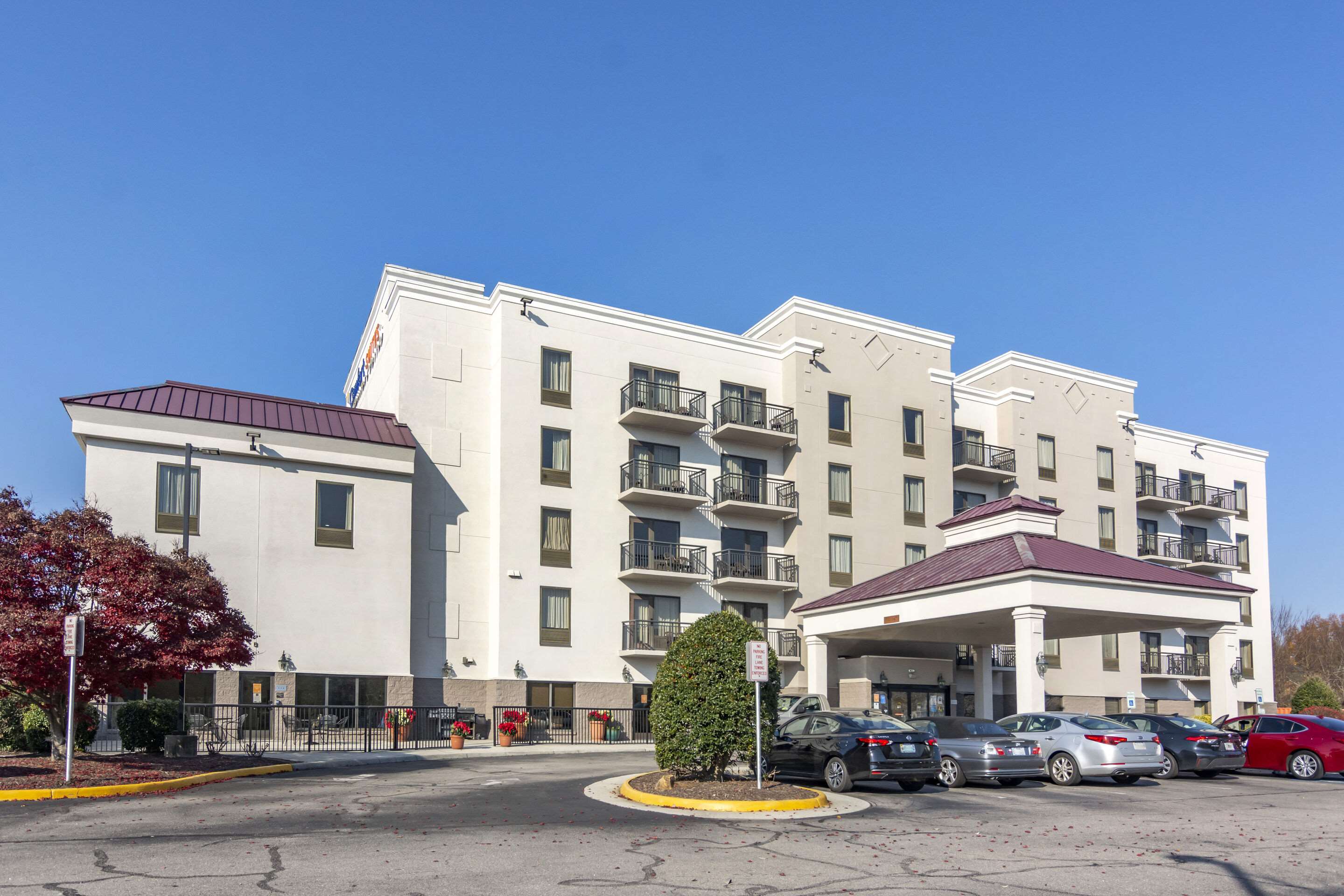 Hotel exterior | Comfort Suites South Park