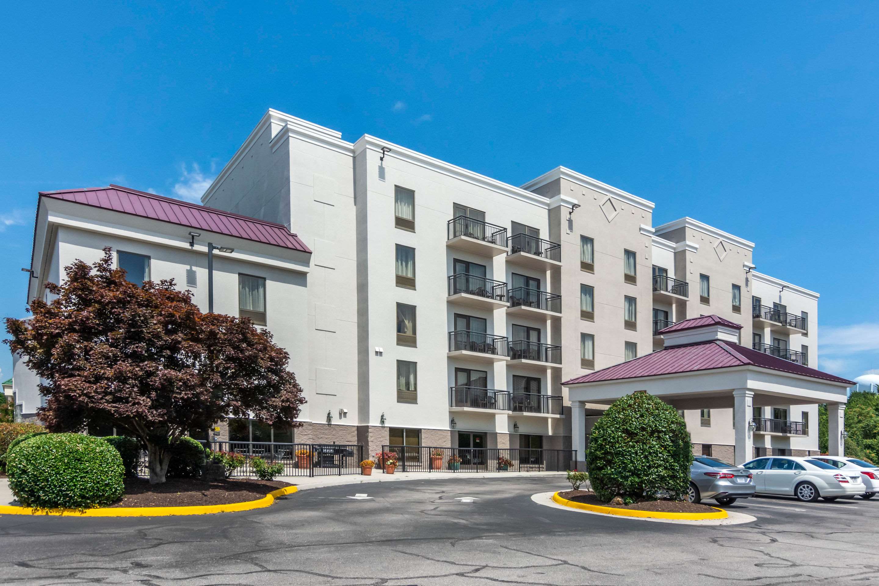Hotel exterior | Comfort Suites South Park