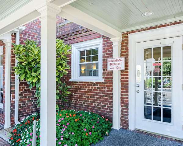 Exterior view - Rodeway Inn Colony Williamsburg