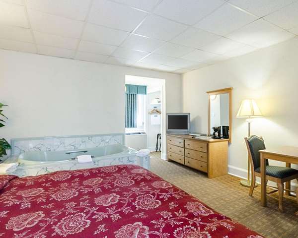  - Rodeway Inn Colony Williamsburg