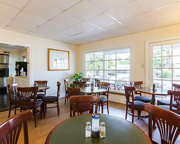 Amenities - Rodeway Inn Colony Williamsburg