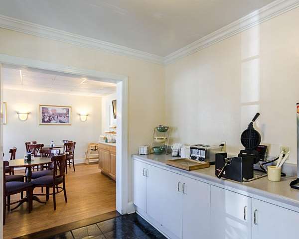 Amenities - Rodeway Inn Colony Williamsburg