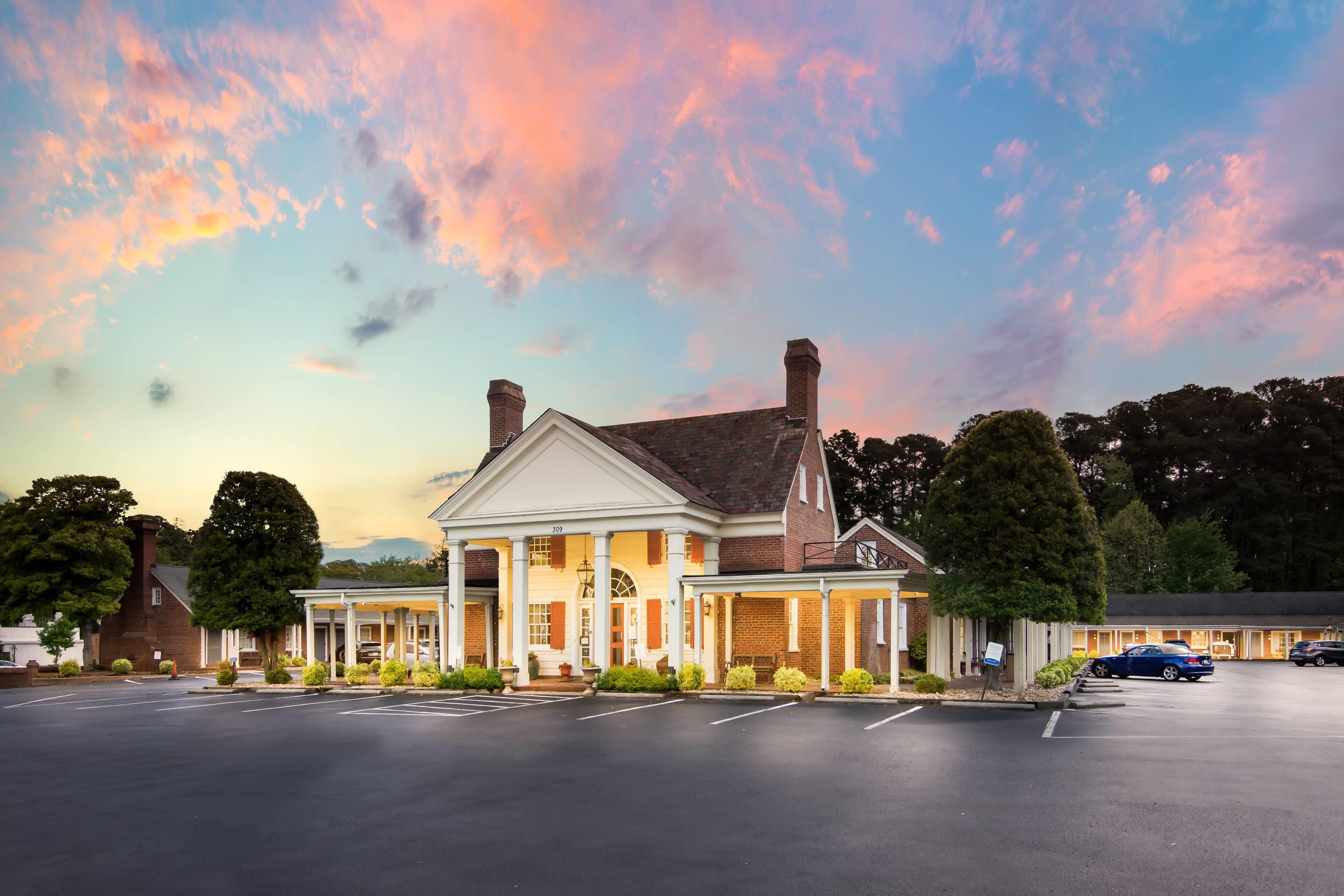 Twilight | Rodeway Inn Historic