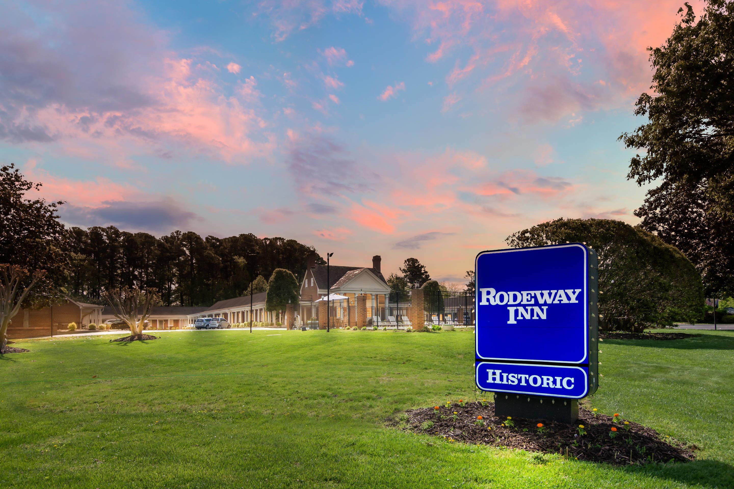 Twilight | Rodeway Inn Historic