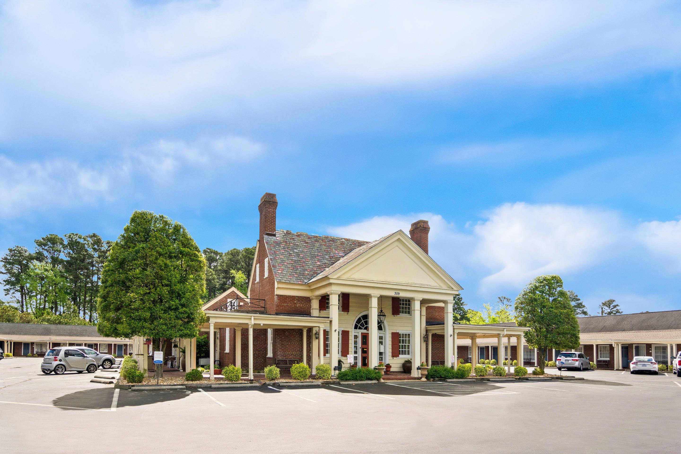Hotel exterior | Rodeway Inn Historic
