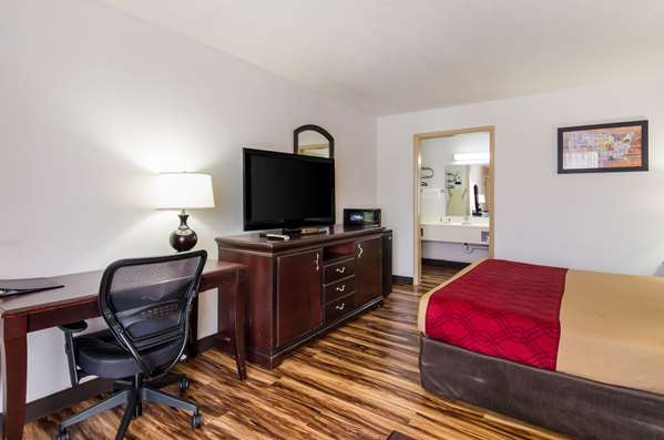  - Econo Lodge Marion