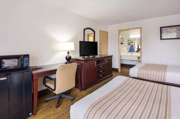  - Econo Lodge Marion