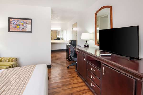  - Econo Lodge Marion