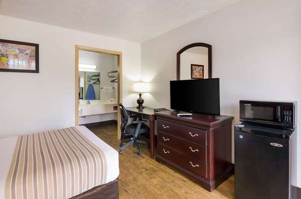  - Econo Lodge Marion