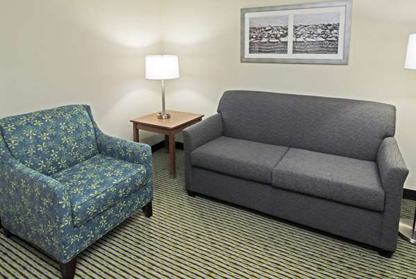  - Quality Suites Lake Wright Norfolk - I-64, Exit 282