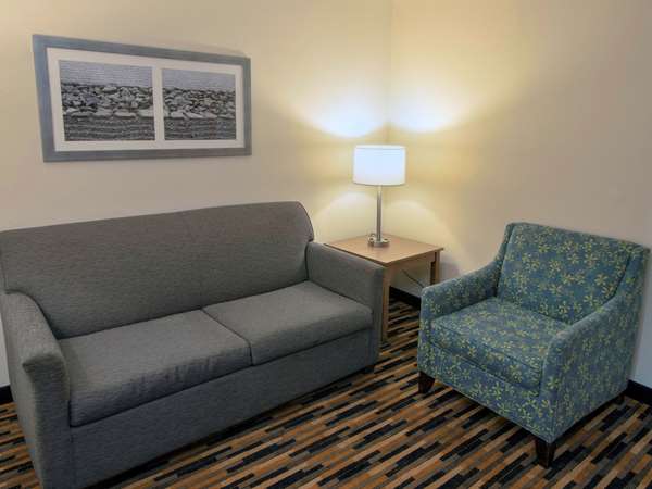 Suite - Quality Suites Lake Wright Norfolk - I-64, Exit 282