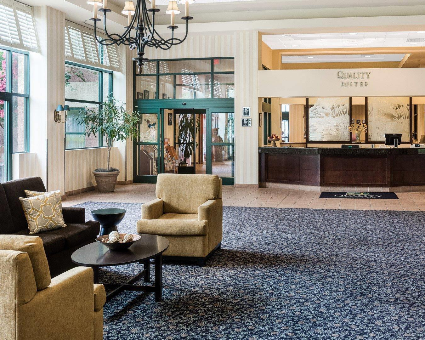 Spacious lobby with sitting area | Quality Suites Lake Wright - Norfolk Airport