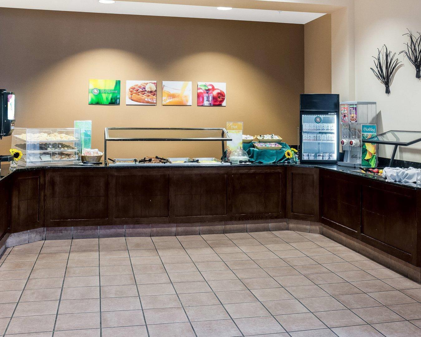 Free breakfast buffet | Quality Suites Lake Wright - Norfolk Airport