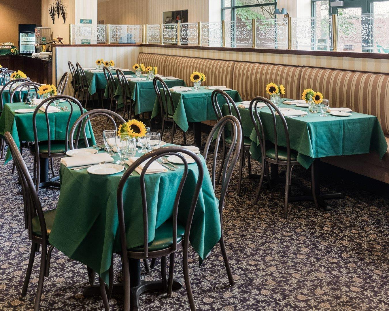 Enjoy breakfast in this seating area | Quality Suites Lake Wright - Norfolk Airport