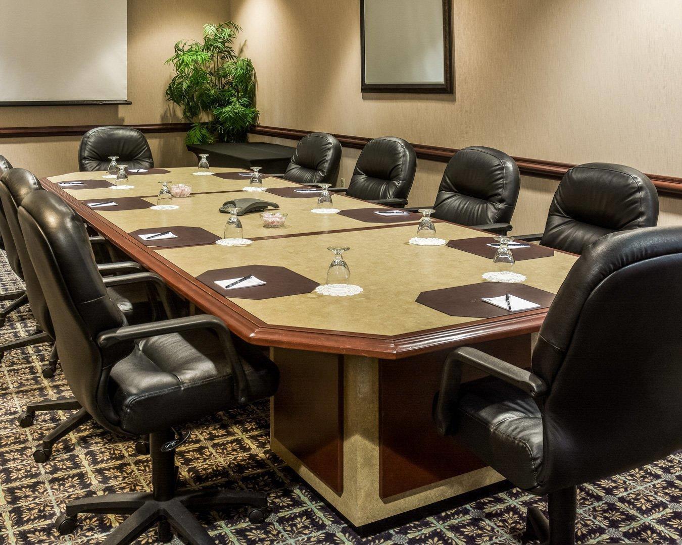 Boardroom | Quality Suites Lake Wright - Norfolk Airport