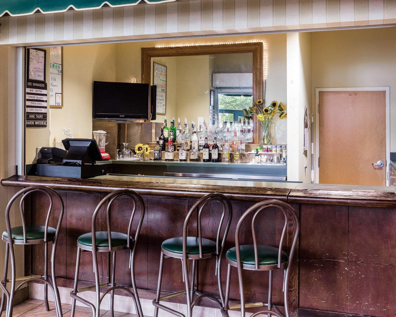 Enjoy the on-site bar | Quality Suites Lake Wright - Norfolk Airport