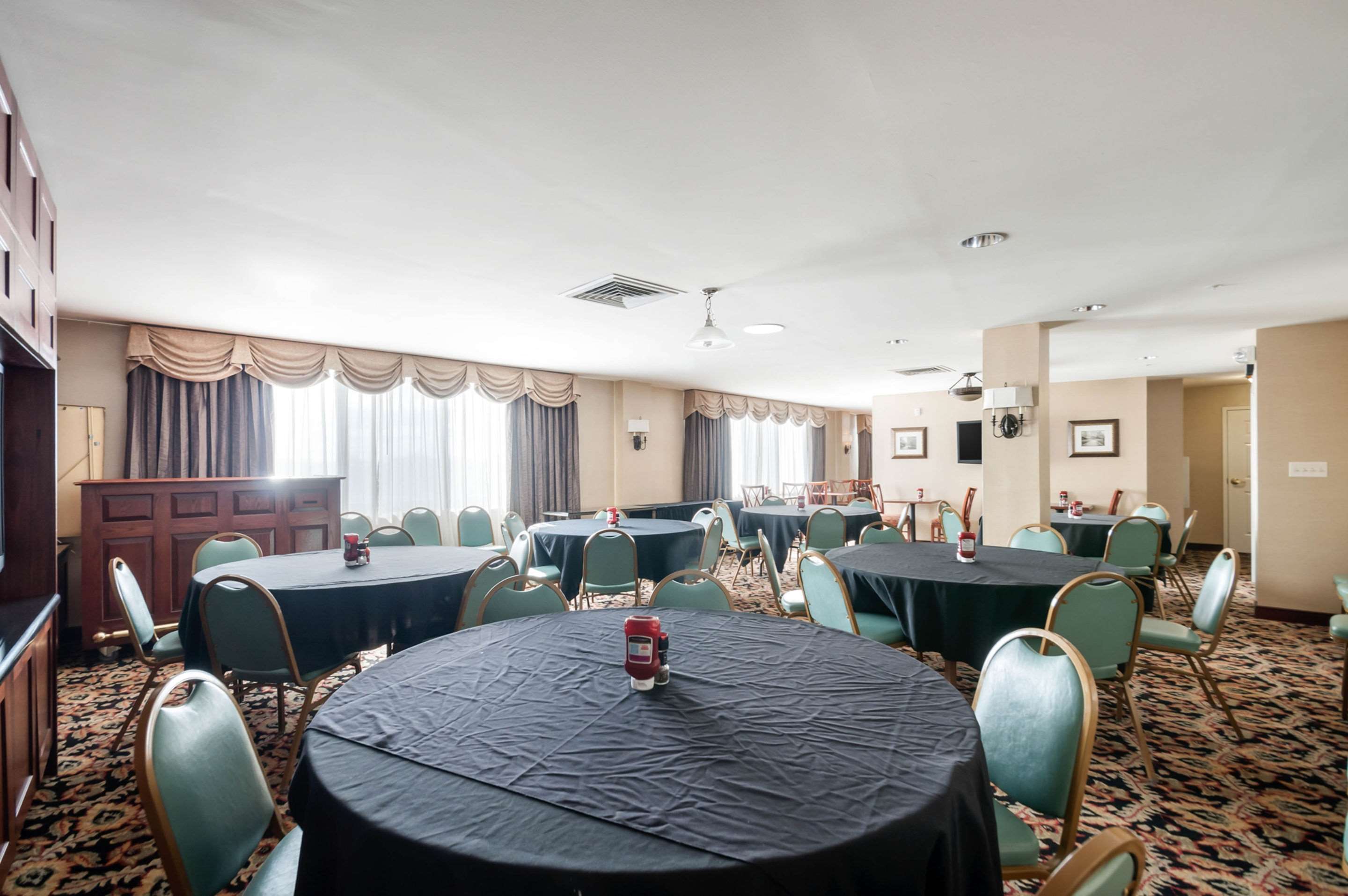 Breakfast seating area | Arlington Court Suites, a Clarion Collection Hotel