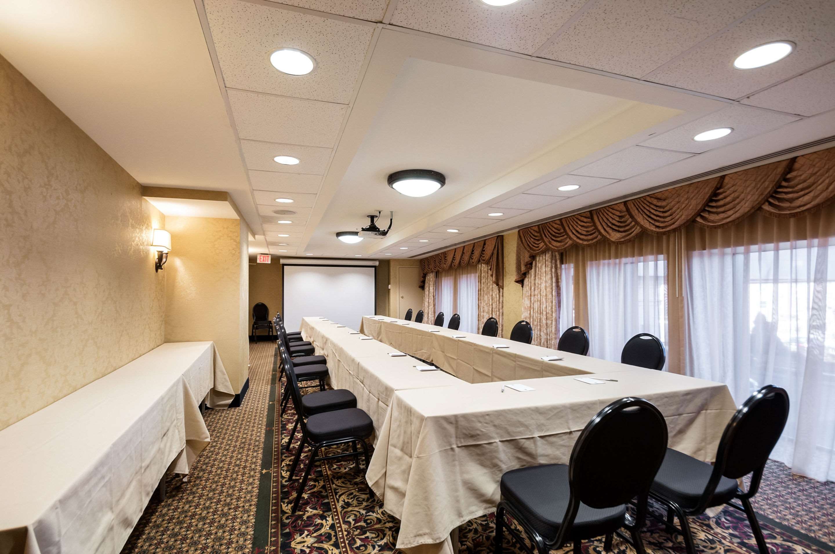 Meeting room | Arlington Court Suites, a Clarion Collection Hotel