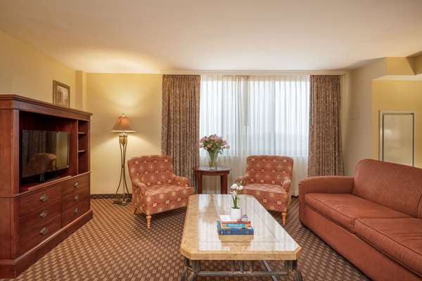 - Arlington Court Suites Hotel
