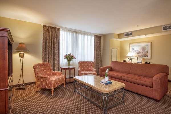  - Arlington Court Suites Hotel