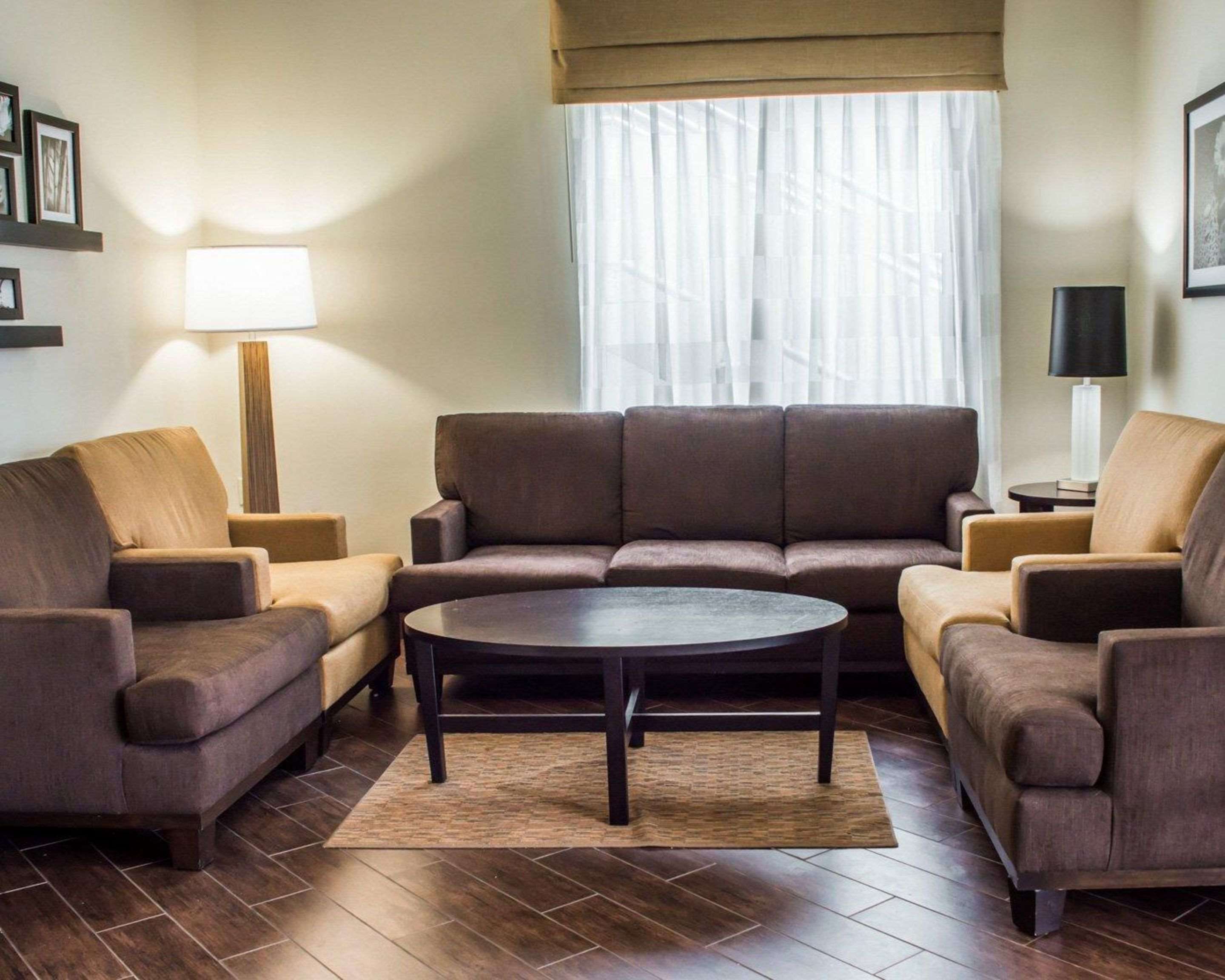 Sitting area | Sleep Inn Historic