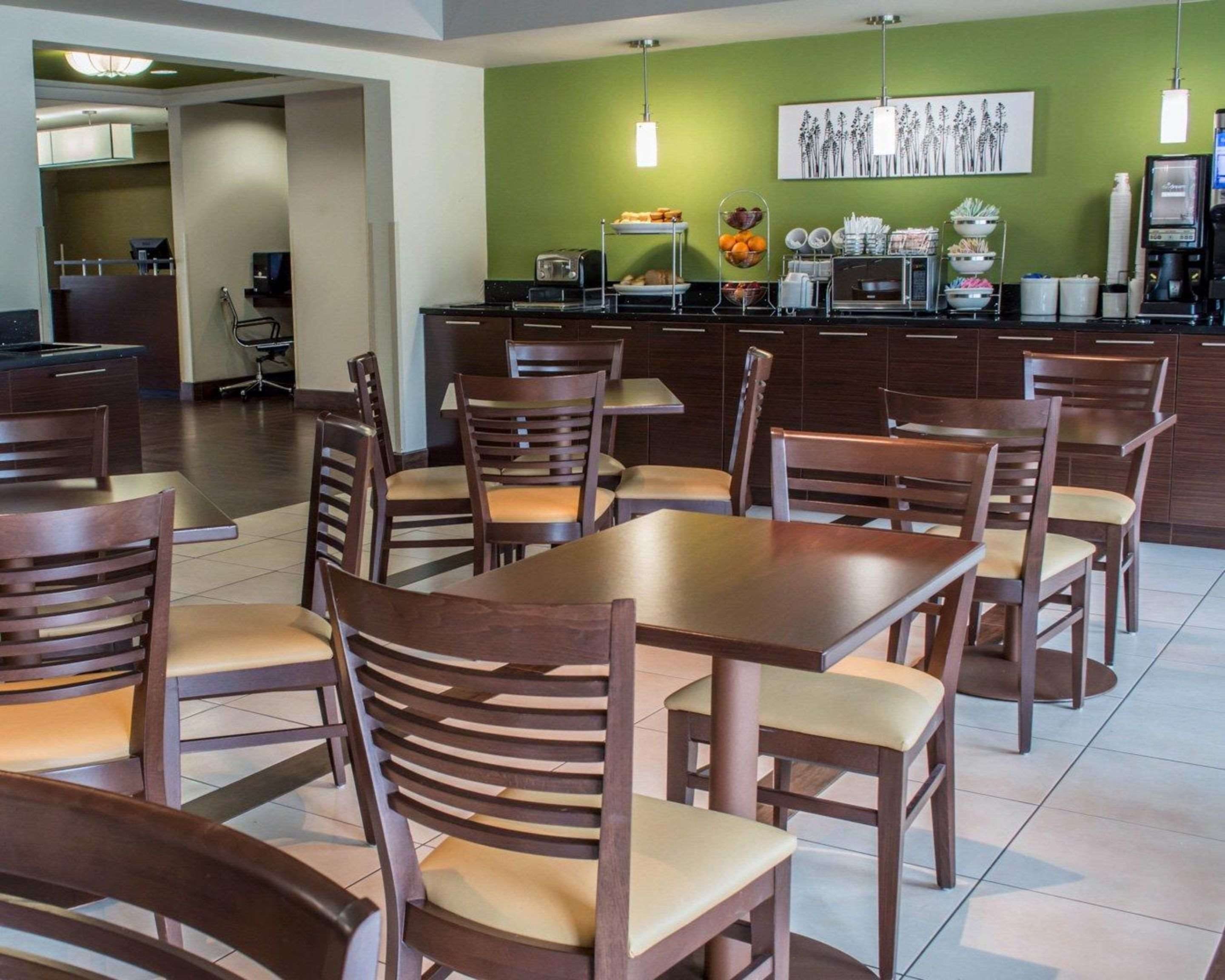 Spacious breakfast area | Sleep Inn Historic