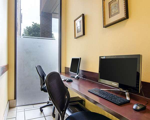 Conference Area - Comfort Inn Univ Center Fairfax - I-66, Exit 57