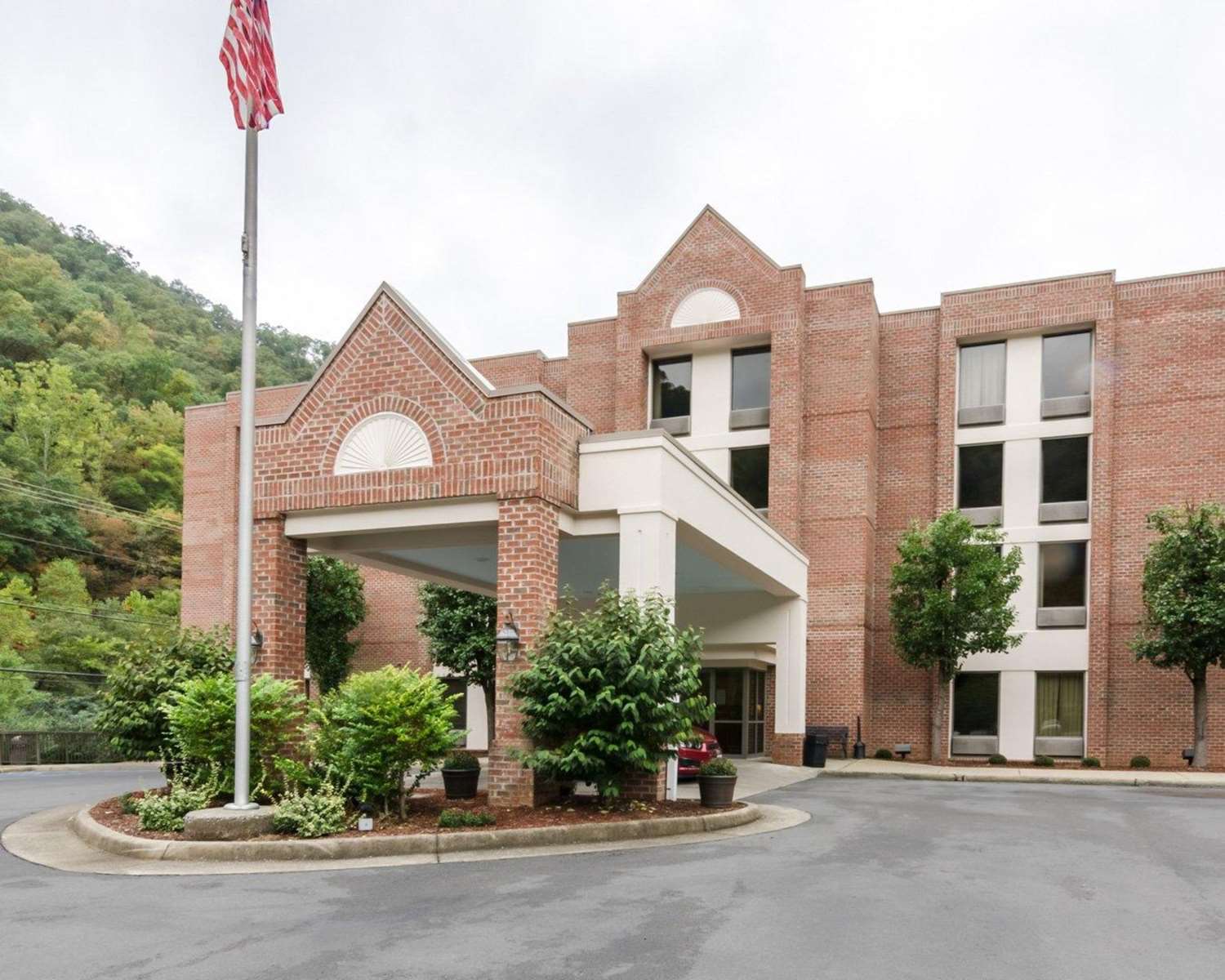 Comfort Inn Grundy, VA See Discounts