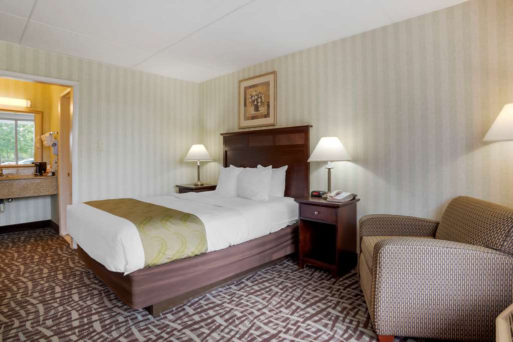 QUALITY INN FREDERICKSBURG NEAR HIS-guestroom-Guest Room,On-Site.jpg