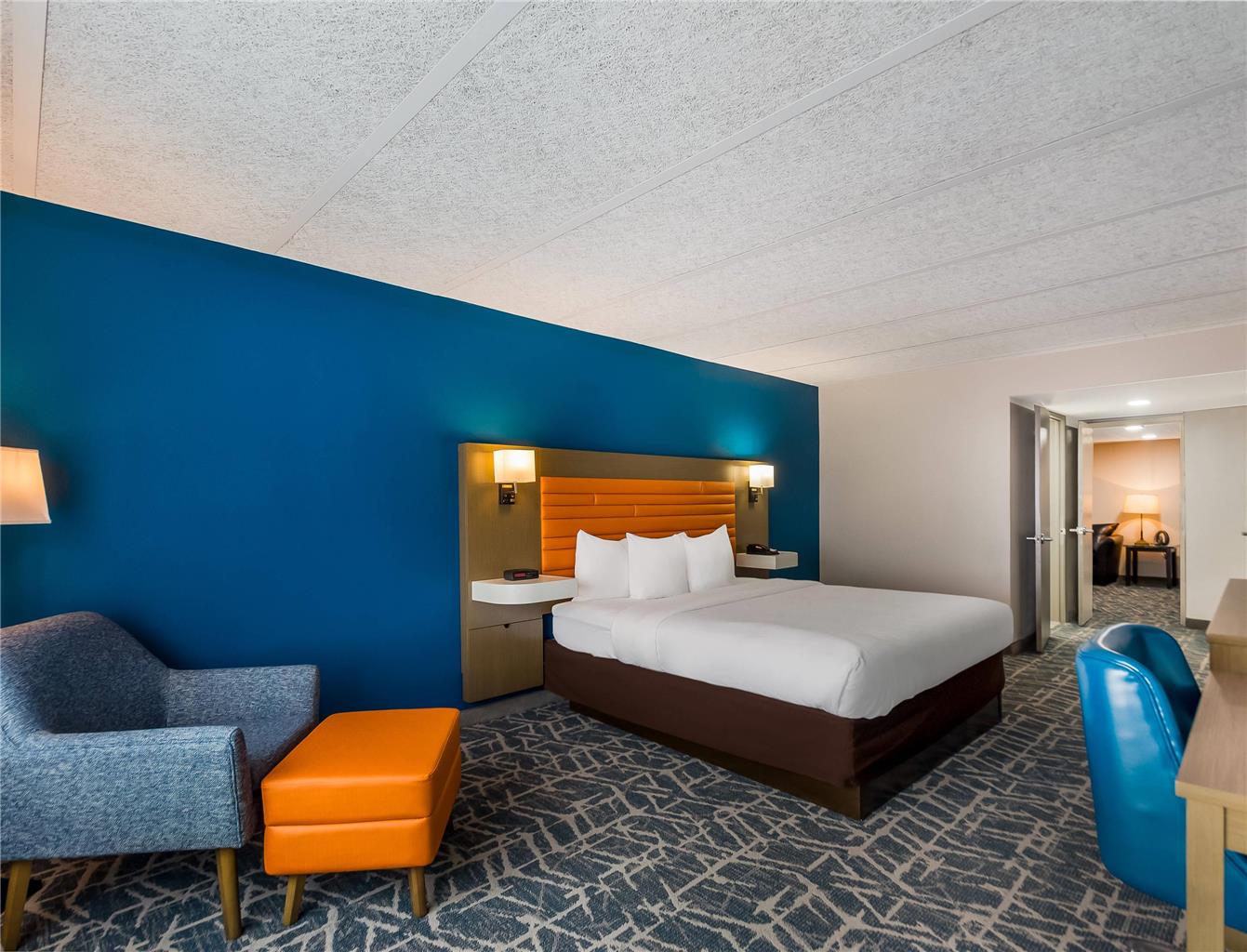 COMFORT INN FALLS CHURCH - TYSONS C-guestroom-Guest Room,Suite,On-Site.jpg