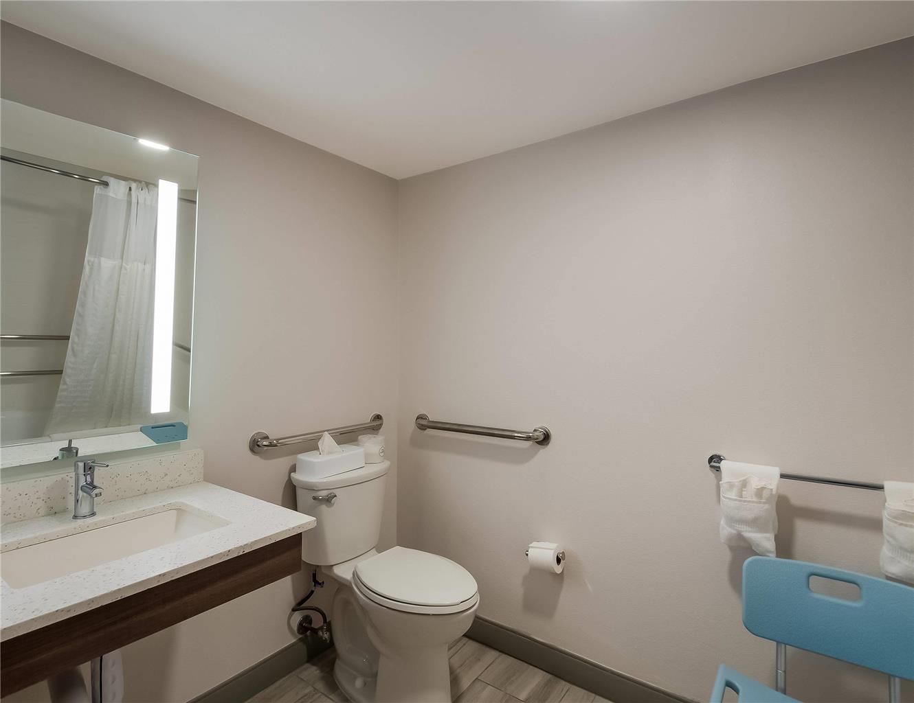 COMFORT INN FALLS CHURCH - TYSONS C-guestroom-Guest Room,Bathroom,On-Site.jpg