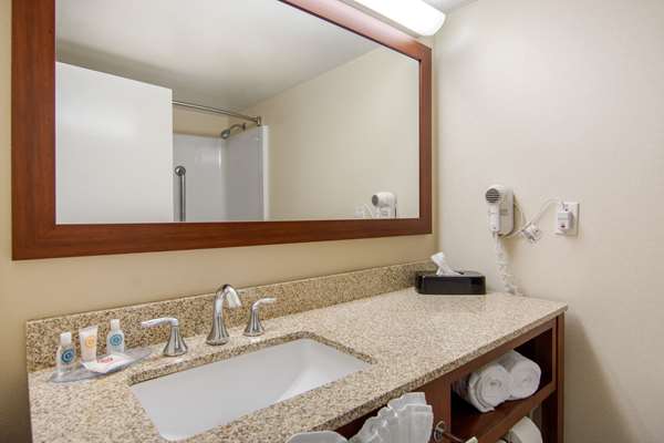  - Comfort Inn Chester - I-95, Exit 61A